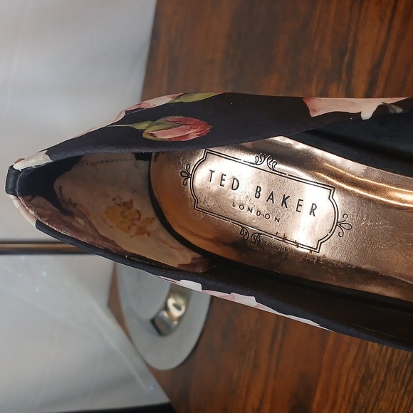 Ted Baker Black and Red Floral Heels Size 38.5 Or Womens Size 8 - Picture 7 of 8